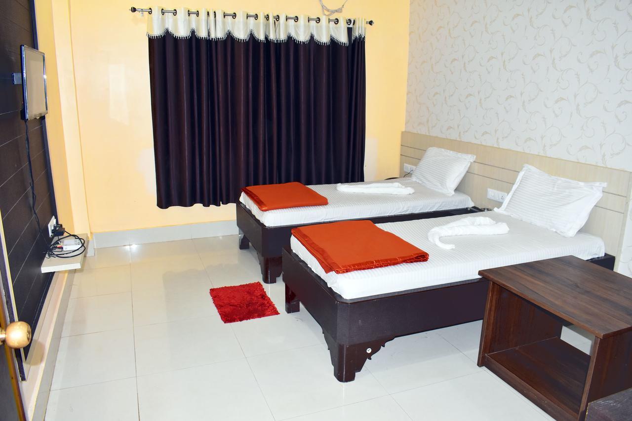 Hotel Triveni Balangir Екстериор снимка