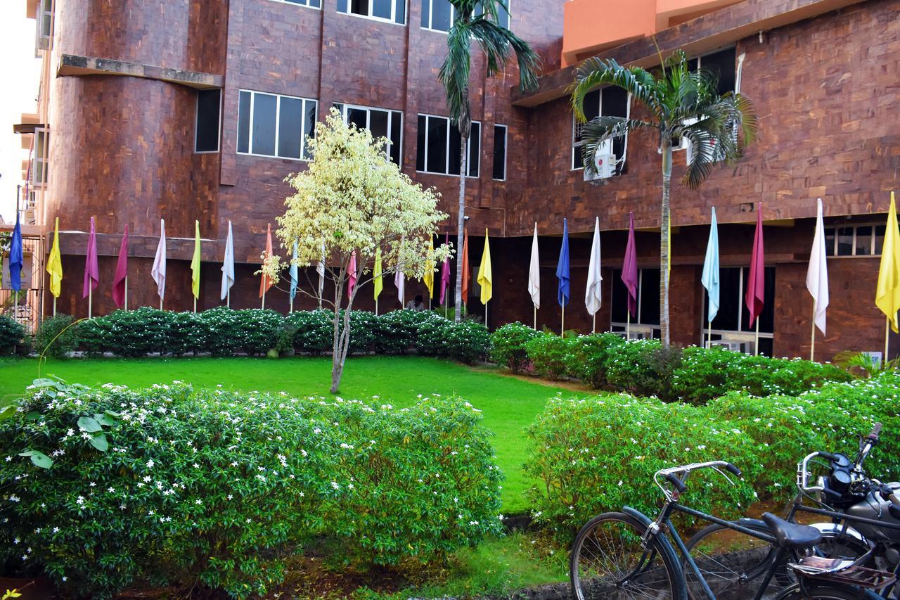 Hotel Triveni Balangir Екстериор снимка