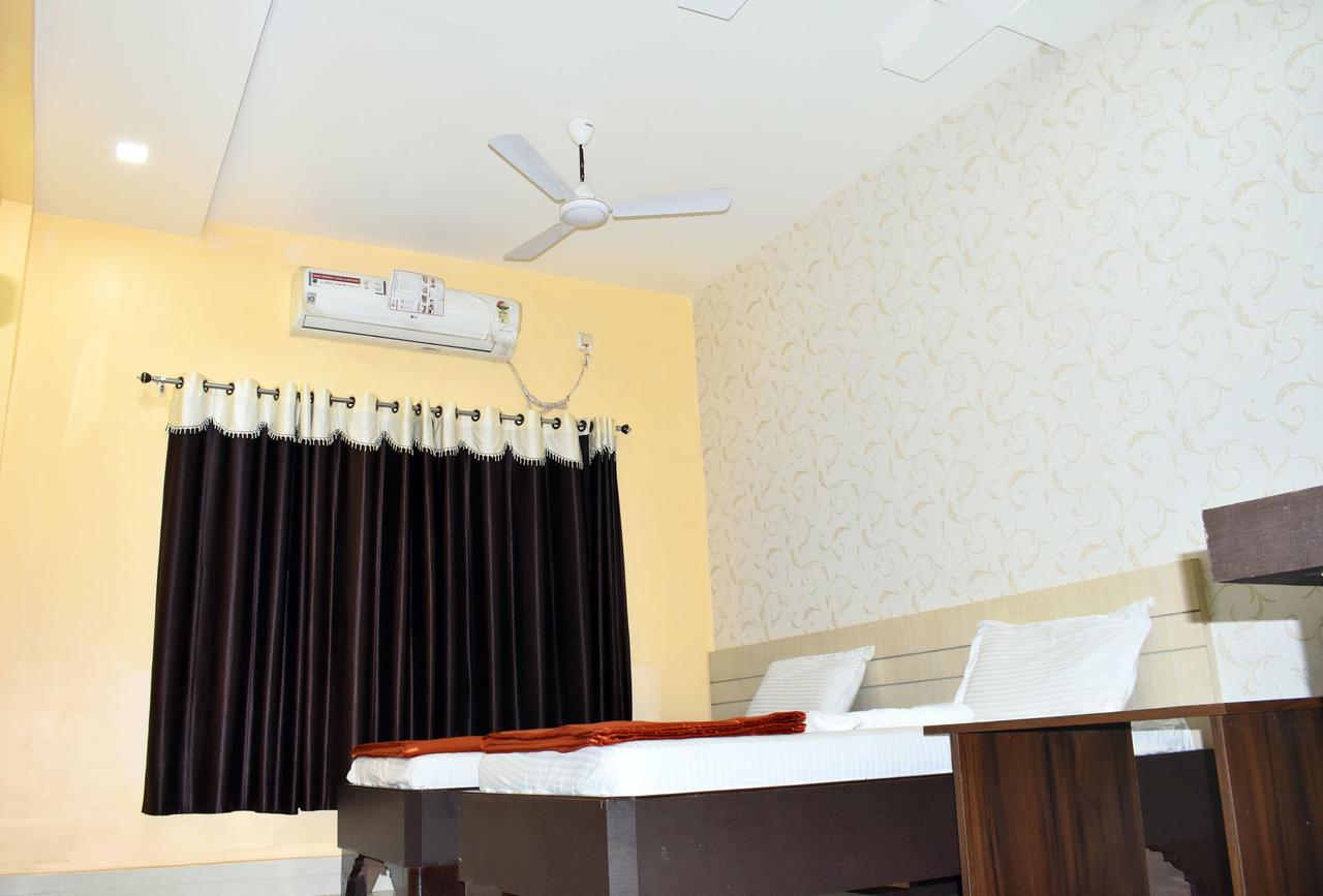 Hotel Triveni Balangir Екстериор снимка
