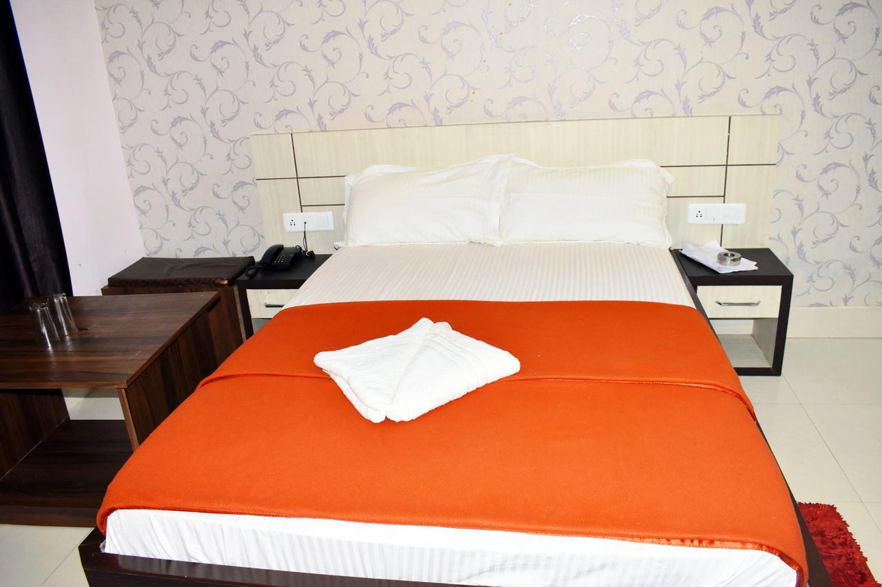 Hotel Triveni Balangir Екстериор снимка