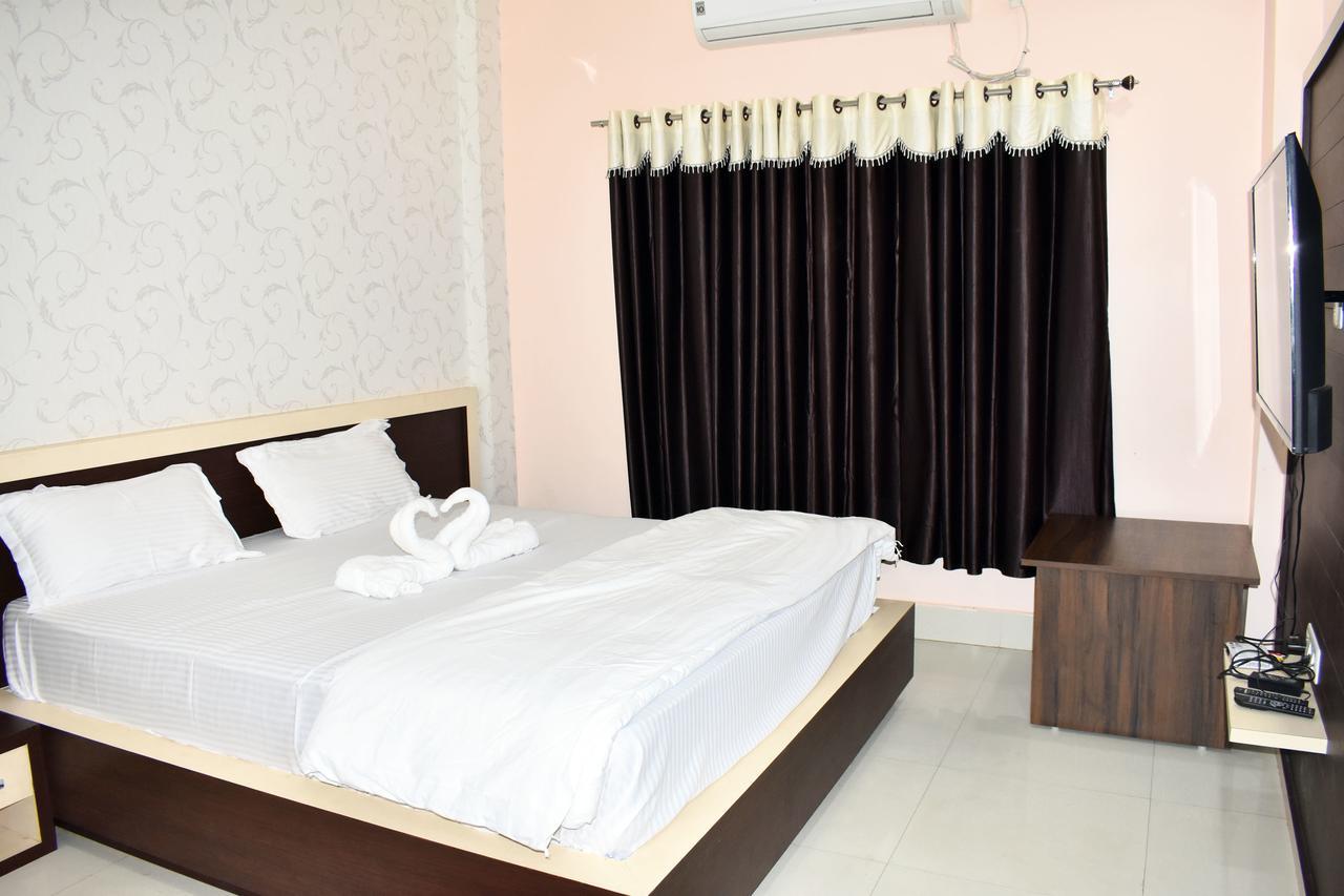Hotel Triveni Balangir Екстериор снимка