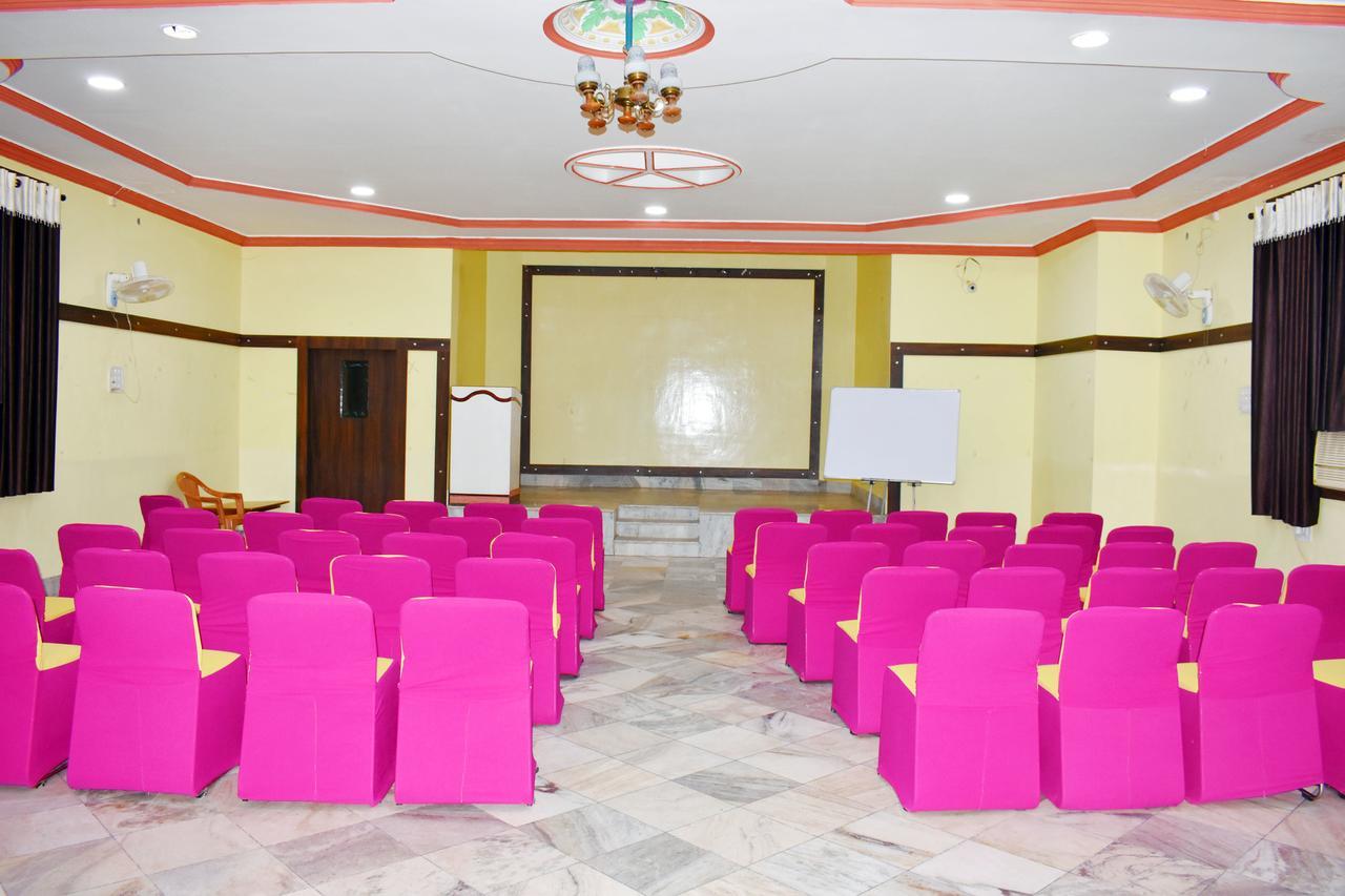 Hotel Triveni Balangir Екстериор снимка