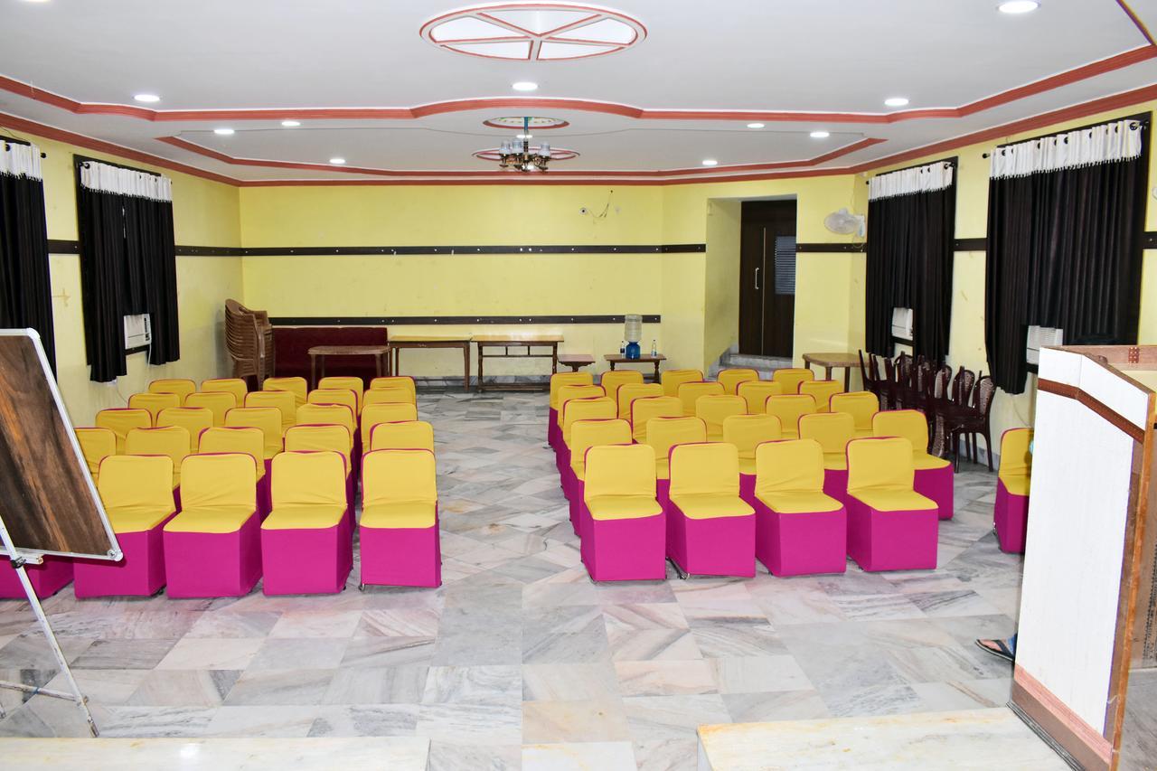 Hotel Triveni Balangir Екстериор снимка