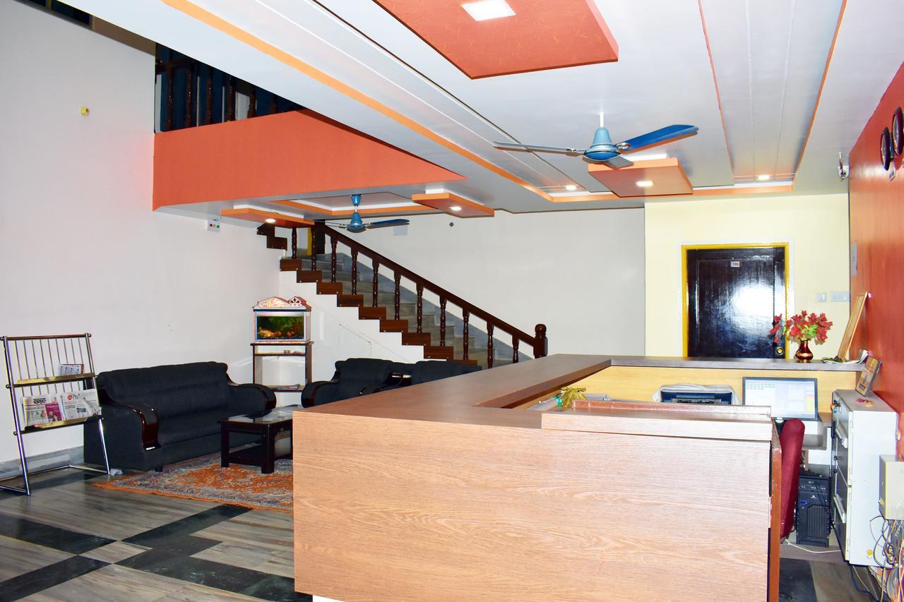 Hotel Triveni Balangir Екстериор снимка